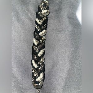 Black bracelet with pearls